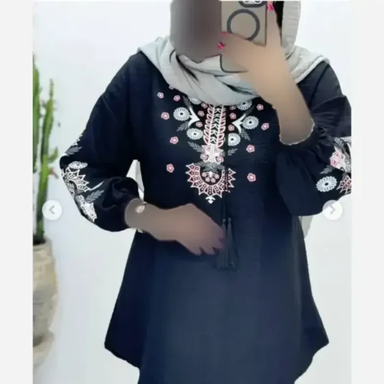 تونیک چاپی طرح گل زنانه و دخترانه شانتون گرم بالا مشکی فری سایز