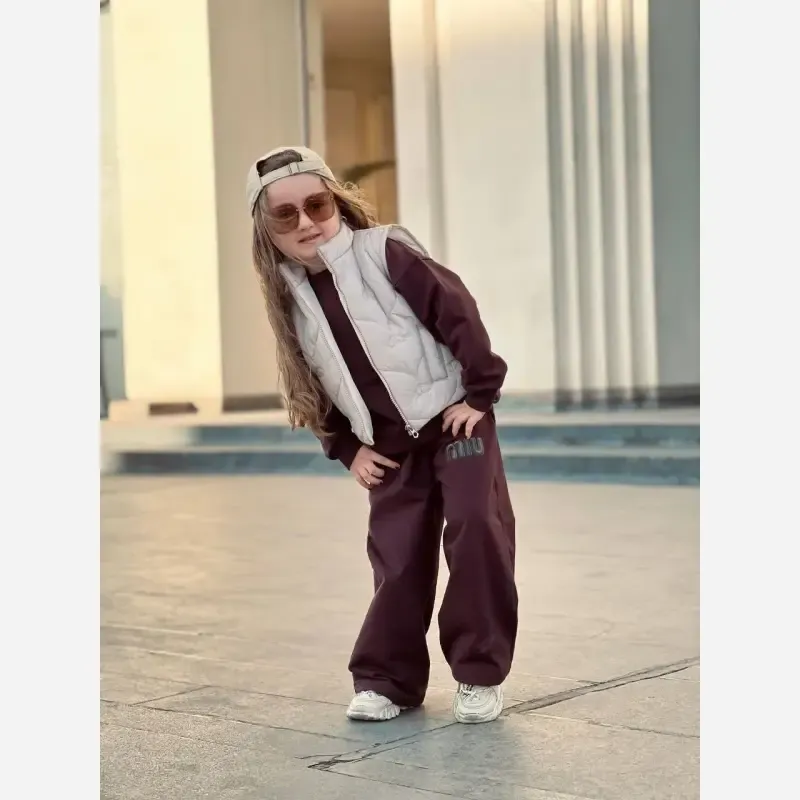 ست بلوز شلوار پافر دخترانه دورس نخ پنبه رنگ قهوه ای و کرم سایز 4 تا 7 سال - تصویر 2